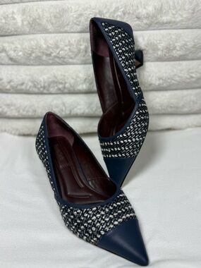 Franco Sarto Navy and Black Woven Pointed-Toe Heels. Stunning 😍